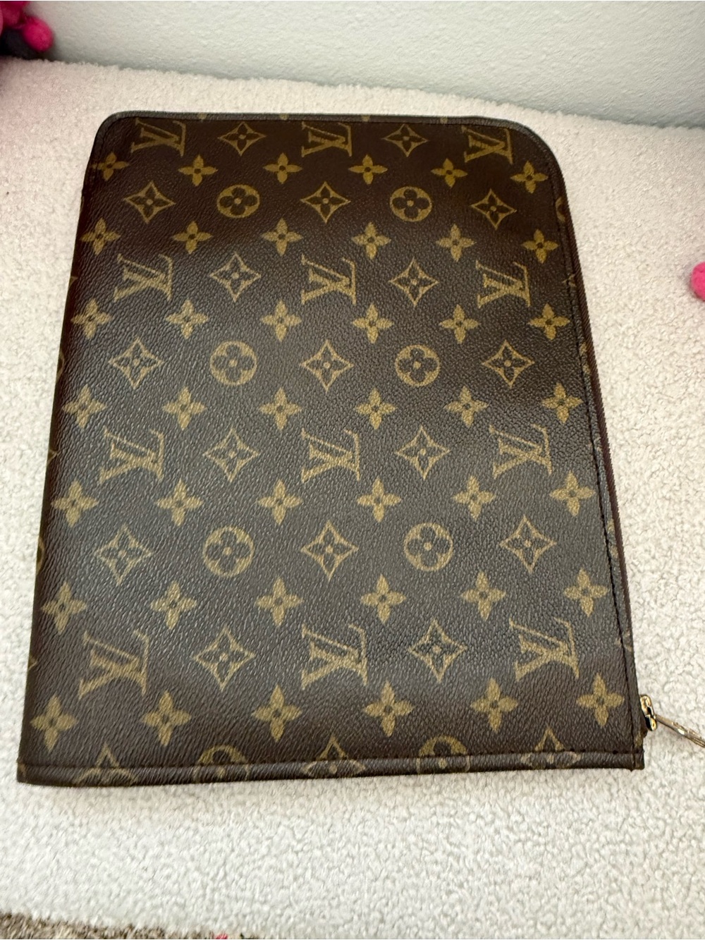 Louis Vuitton Vintage 1986 Zip Folio/tablet case. Zipper runs very smoothly.